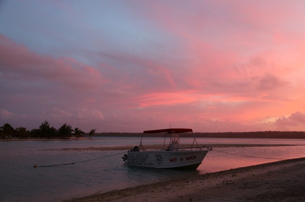 Canalul ce separa insula de motu akitua