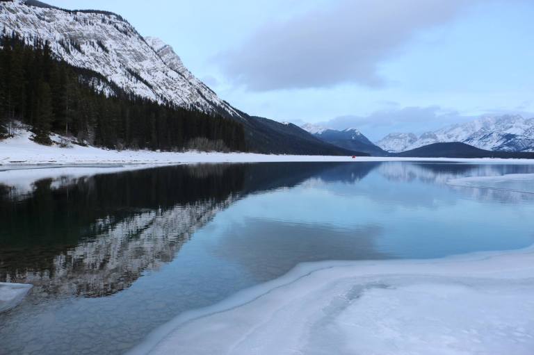 lowe-kananaskis-lake-before-sunrise