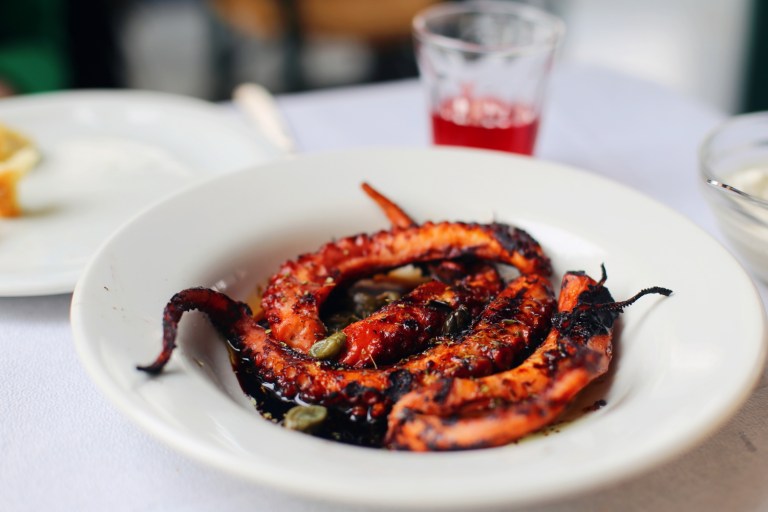 yperokeaneion-restaurant_piraeus_1