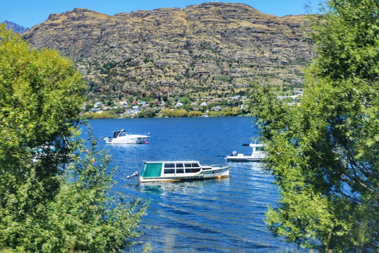 Road from Arrowtown to Queenstown_1