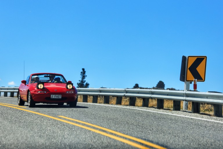 On the way to Mount Cook New Zealand_3