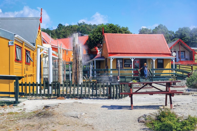 Women Dance_The Living Maori VIllage_New Zealand_Rotorua_7