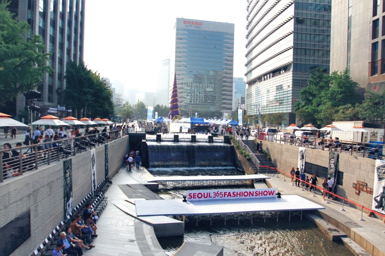 Cheonggyecheon Stream_Seoul_South Korea_3