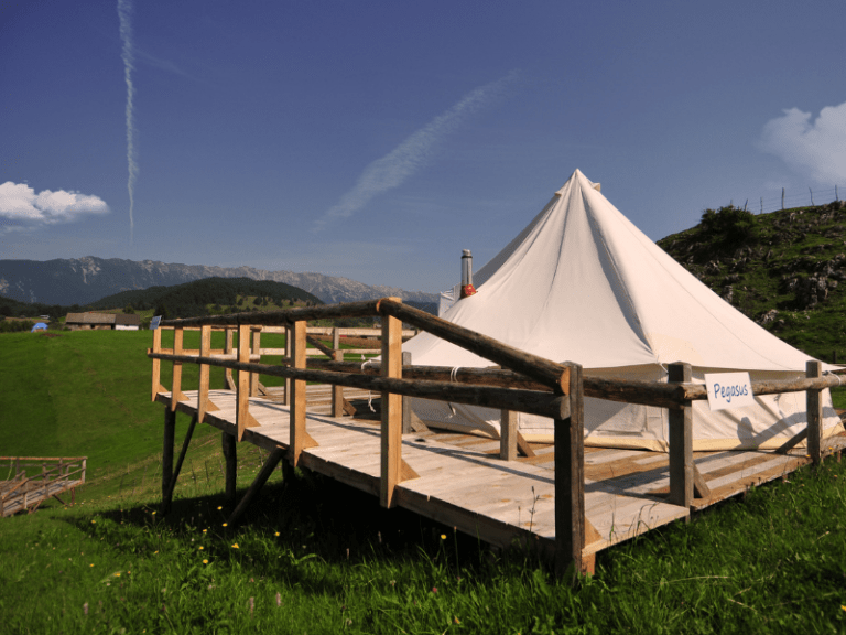 Ursa Mica Glamping Resort 4