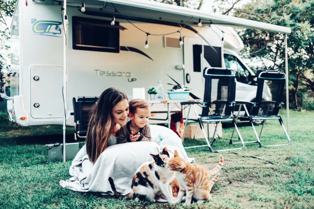 This image has an empty alt attribute; its file name is 18_camper-trip_35.jpg