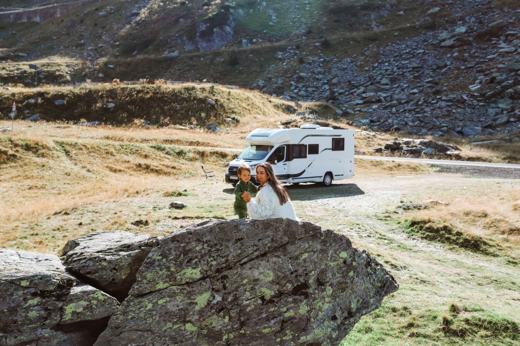 This image has an empty alt attribute; its file name is 20_camper-trip_4.jpg