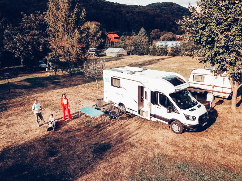 This image has an empty alt attribute; its file name is 28_camper-trip_45.jpg