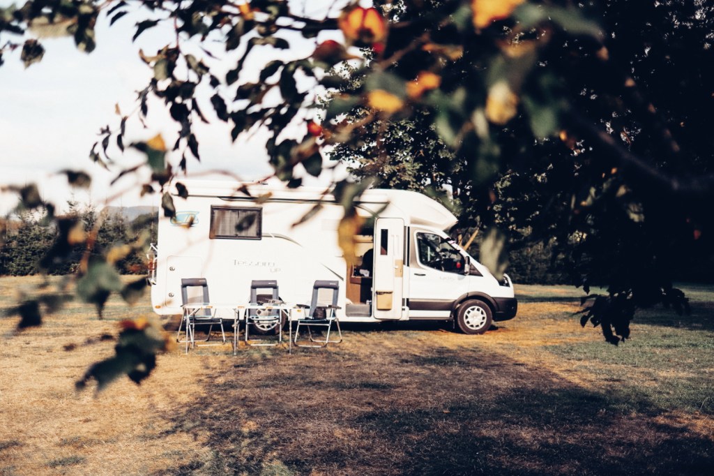 This image has an empty alt attribute; its file name is 50_camper-trip_90.jpg