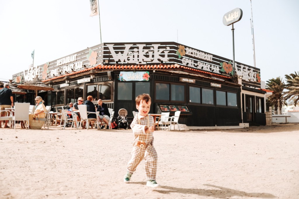 This image has an empty alt attribute; its file name is fuerteventura_corralejo_waikiki-bar_4.jpg