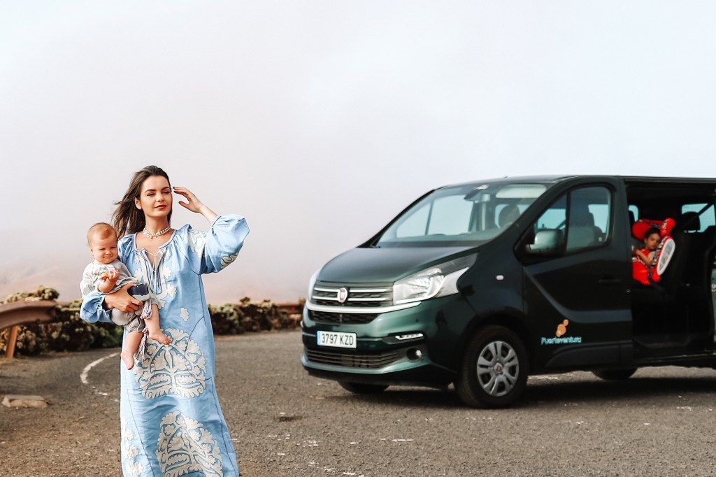 This image has an empty alt attribute; its file name is fuerteventura_drumul-prin-munti_4.jpg