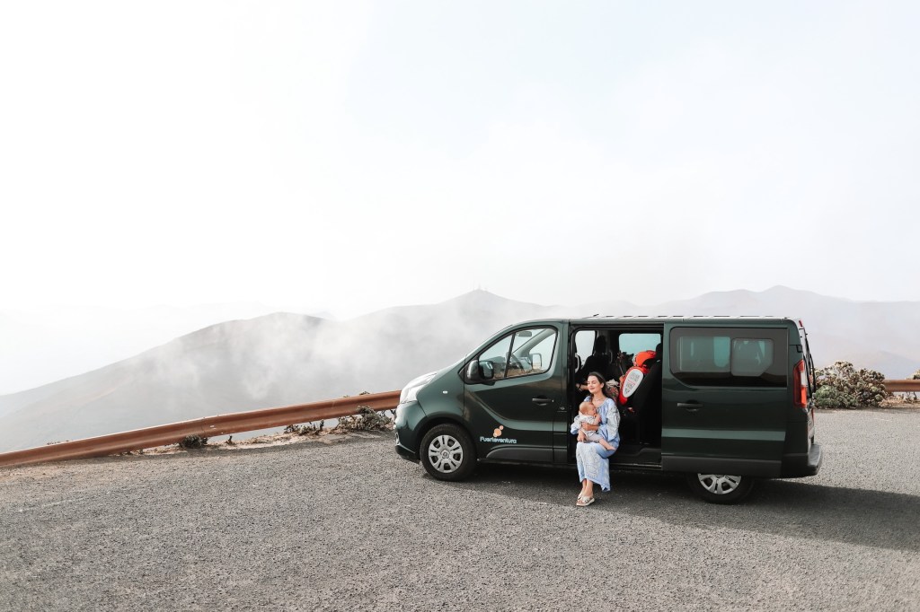 This image has an empty alt attribute; its file name is fuerteventura_drumul-prin-munti_7-2.jpg