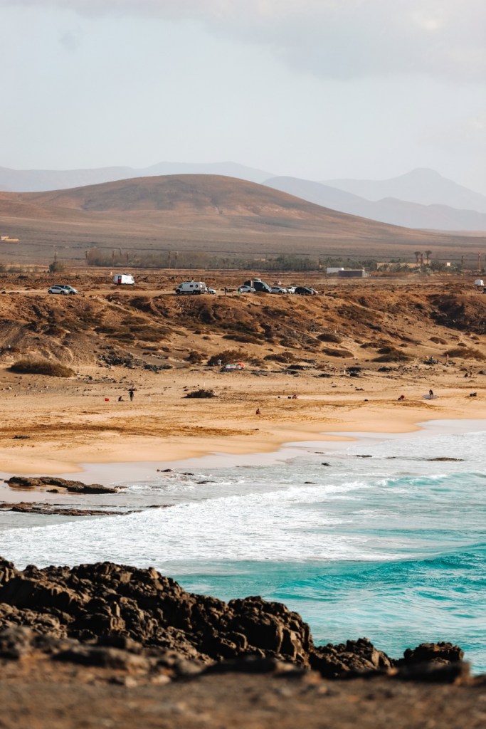 This image has an empty alt attribute; its file name is fuerteventura_playa-del-castillo_1.jpg